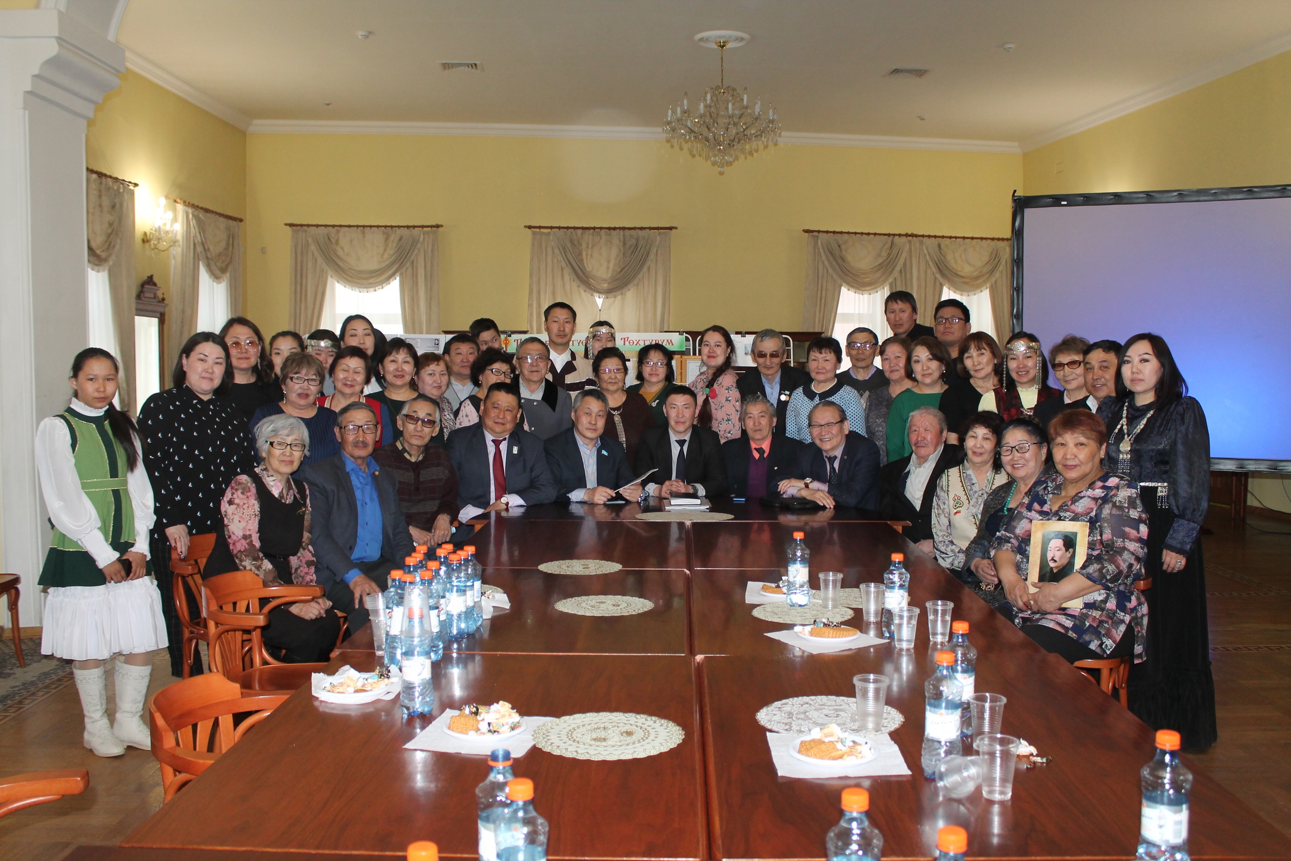 В Историческом зале Национальной библиотеки РС (Я) прошел круглый стол посвященный 135-летию со дня рождения известного общественного и государственного деятеля Алексея Дмитриевича Широких