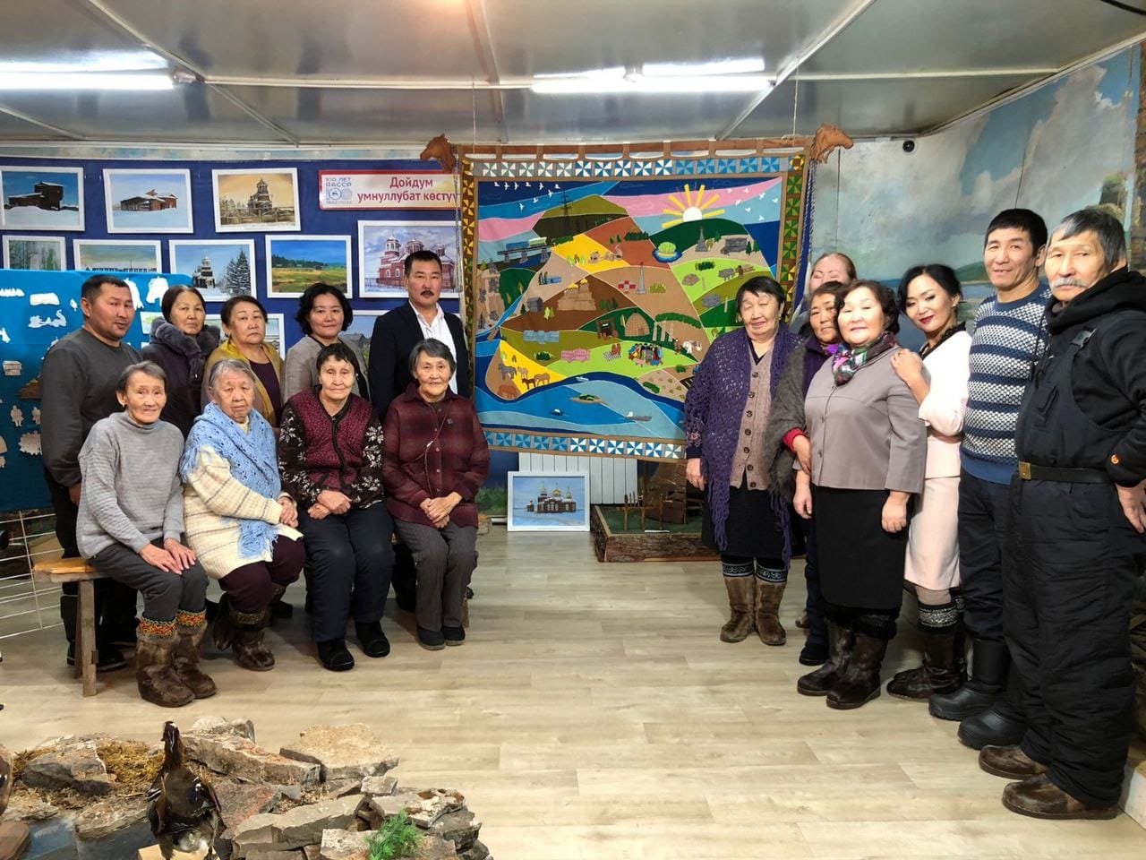 Ахсынньы 10 күнүгэрСаха АССР төрүттэммитэ 100 сылыгар, Хаҥалас улууһун историятын бэлиэ сылыгар, 2 — с Дьөппөн нэһилиэгэ төрүттэммитэ 255 сылыгар Р.К.Захаров аатынан Күөрдэмнээҕи «Самыртай» музей — комплекс тэрээһин ыытта.