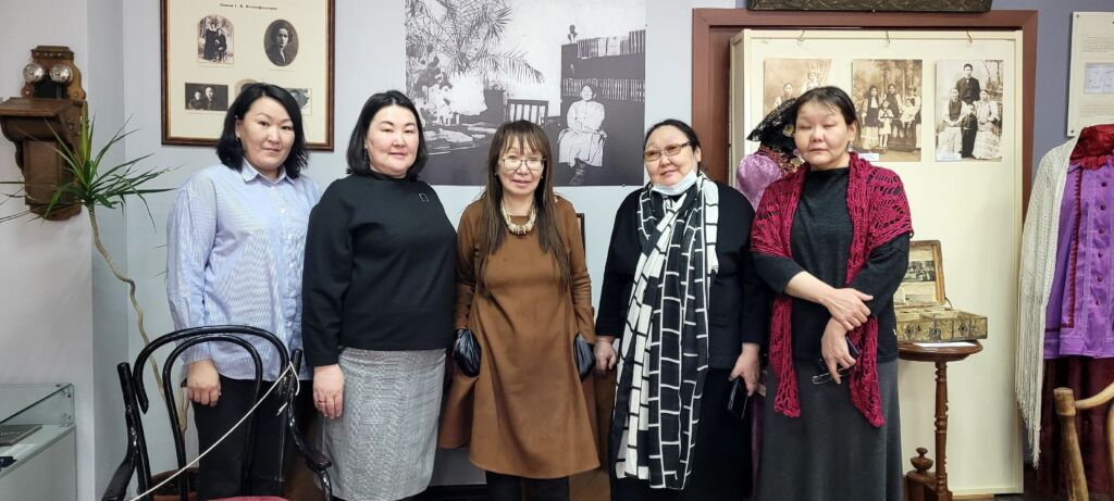 Сегодня 6 марта 2023 года в зале государственности нашего музея имени Г.В.Ксенофонтова слушали лекции и выступления д.и.н.Екатерины Назаровны Романовой и к.и.н., директора национальной библиотеки республики Саха Якутия С.В.Максимовой.