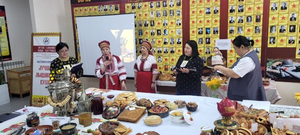 1 апреля 2023 г. в с.Булгунньяхтах в рамках ХХI-го Республиканского фестиваля «Играй, гармонь! Живи, частушка!» Хангаласский улусный краеведческий музей им. Г.В. Ксенофонтова организовал выставку-конкурс «Лучшая ямщицкая кухня».