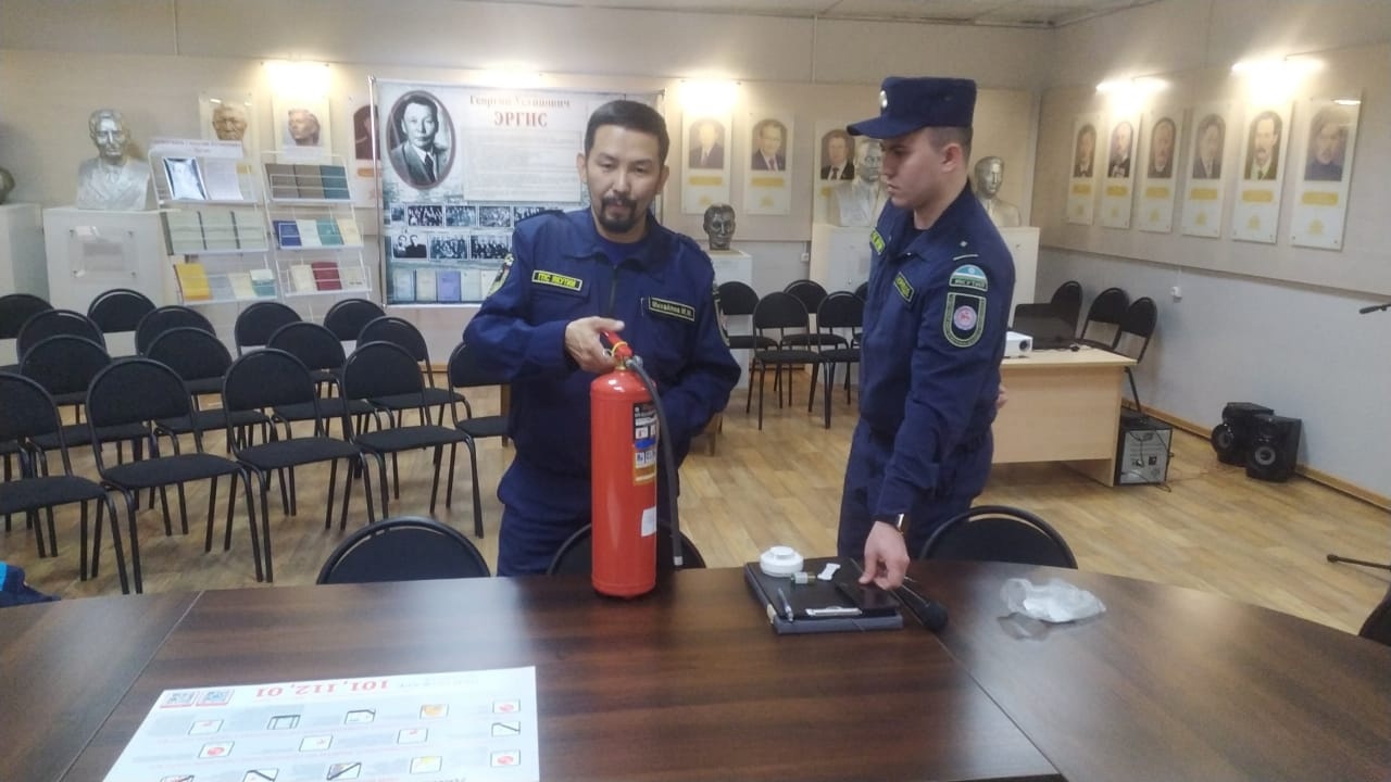 3 мая для коллектива музея был проведен инструктаж по пожарной безопасности инспекторами ГБУ РС (Я) «Государственной противопожарной службы РС (Я)»